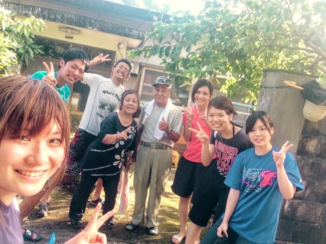 トカラ列島宝島のボランティアに参加した学生たち