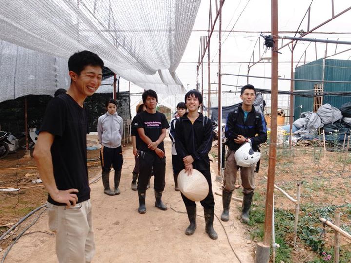 村おこしボランティア【ベトナム ダサ村コース】では菊農家さんの見学も。大きな圃場はわずか1年ほどで作り上げてしまったそう。