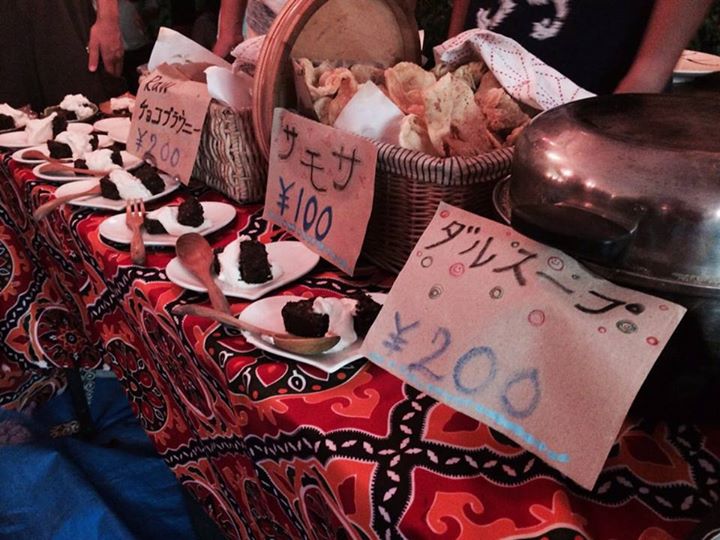 村おこしボランティア【諏訪之瀬島コース】でみんなで作ったサモサを販売！