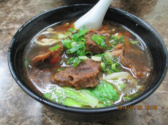 台湾の名物「牛肉麺」