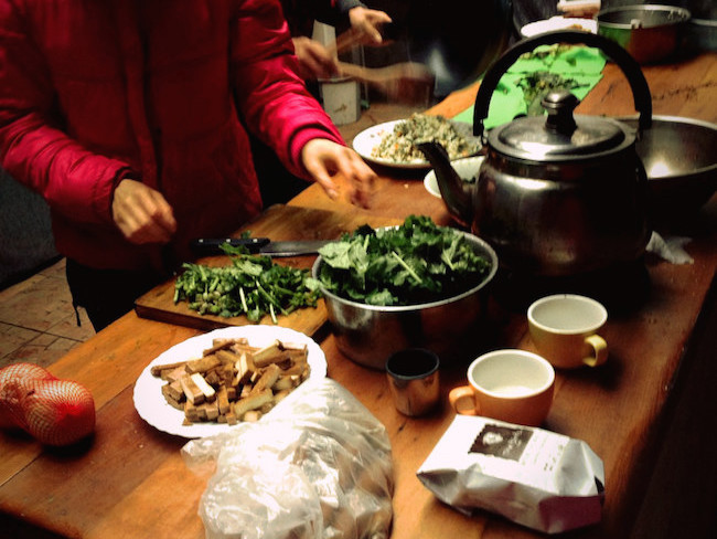 自然農法で栽培された台湾の野菜を料理する