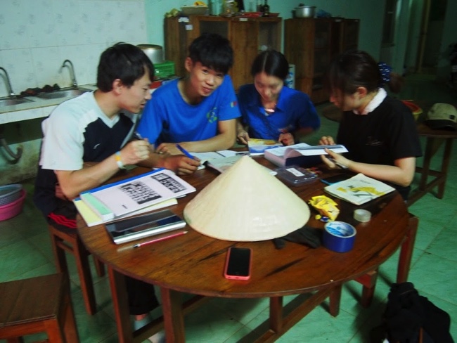 村おこしボランティア【ベトナム コース】で日本語を教える学生ボランティア