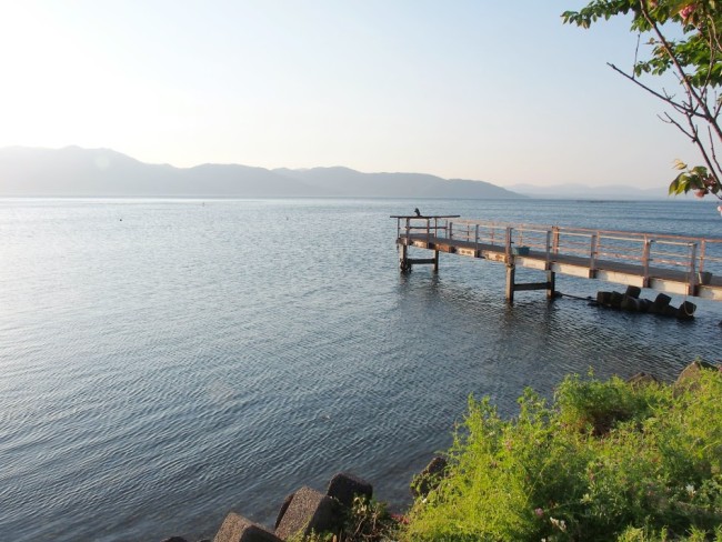 琵琶湖に浮かぶ沖島の風景