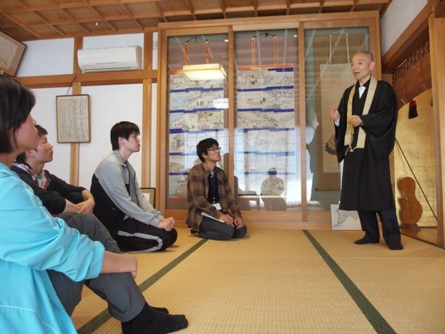 沖島の和尚さんに沖島の歴史を教わりました
