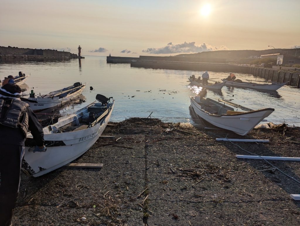 村おこしボランティア【焼尻島コース】での活動の様子