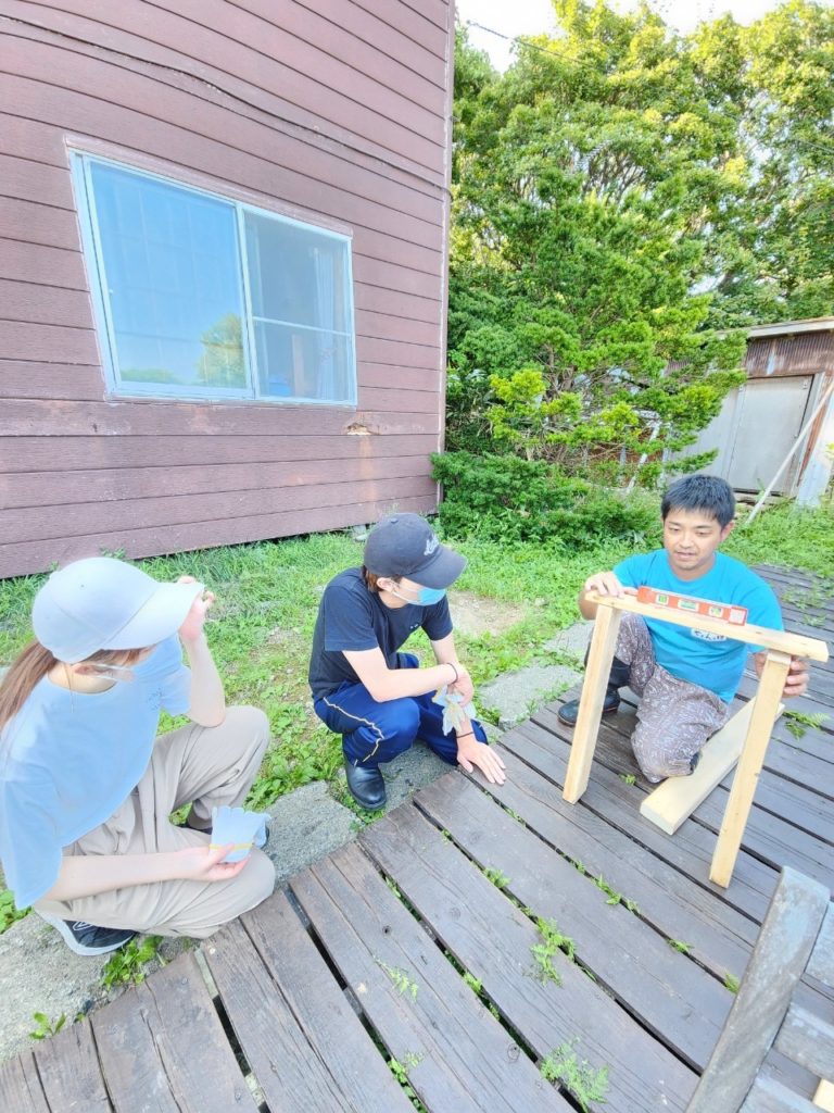 村おこしボランティア【焼尻島コース】での活動の様子