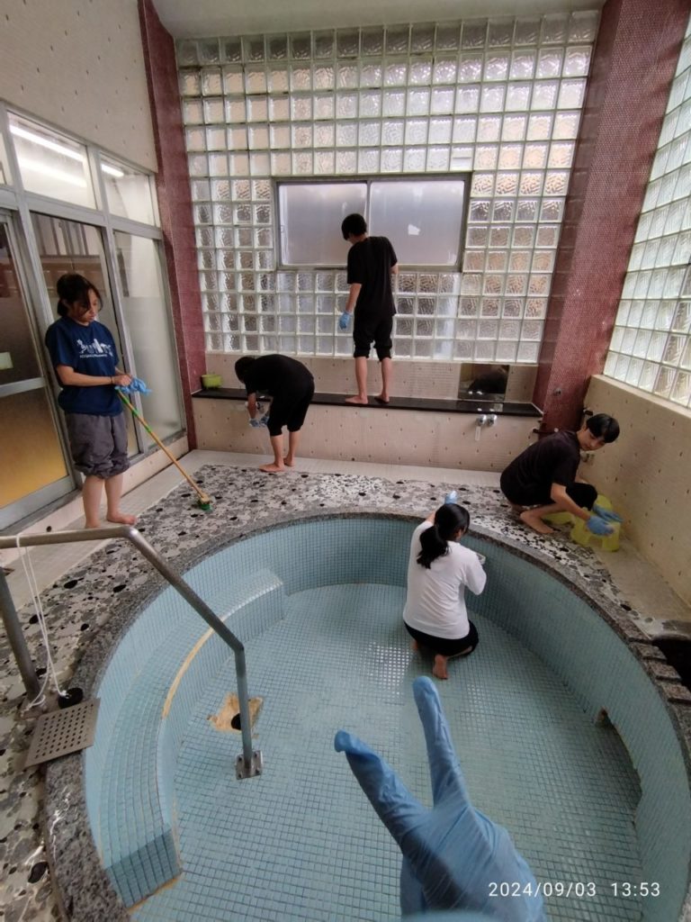 村おこしボランティア【かみのやま温泉コース】での活動の様子