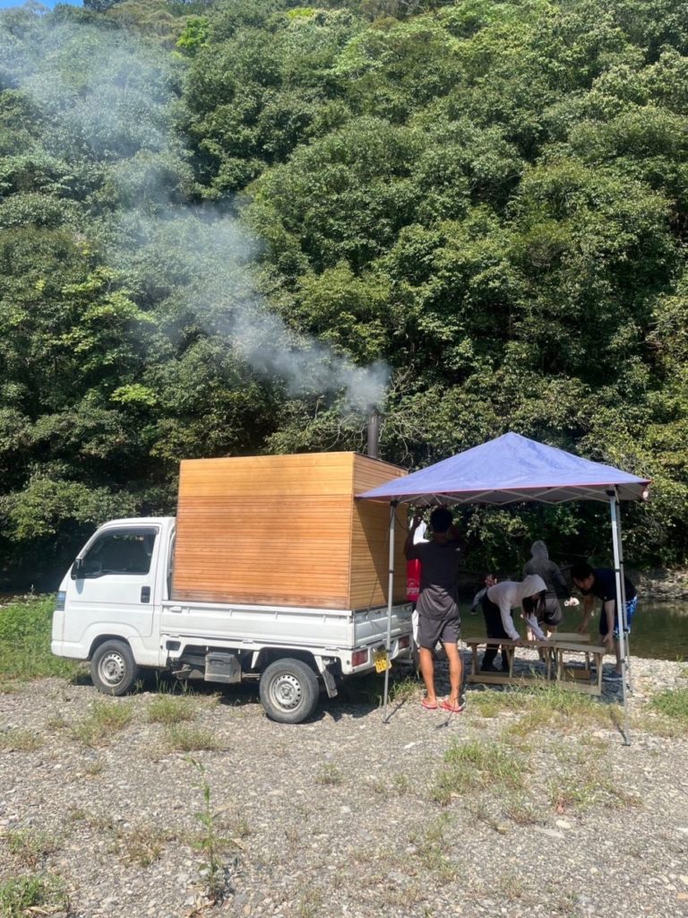 村おこしボランティア【四万十川・リバーガイドコース】での活動の様子