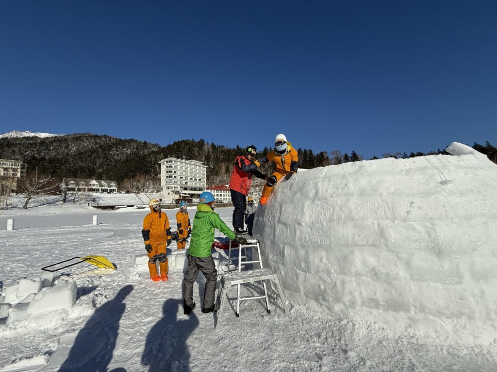 村おこしボランティア【然別湖コタンコース】での活動の様子