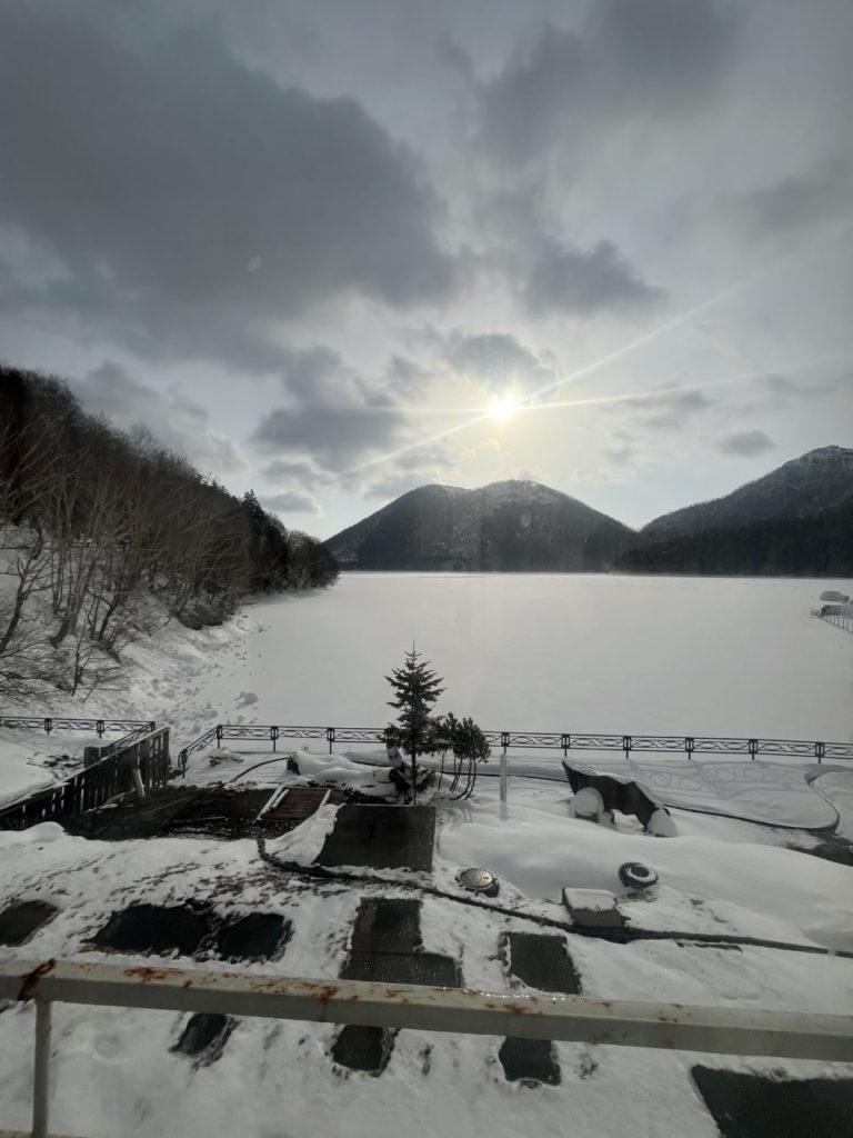 村おこしボランティア【然別湖コタンコース】での活動の様子