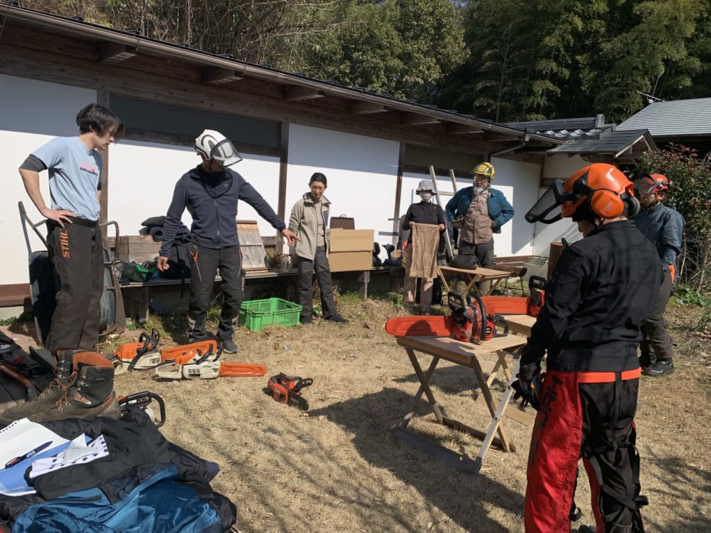 村おこしボランティア【四万十川・林業コース】での活動の様子