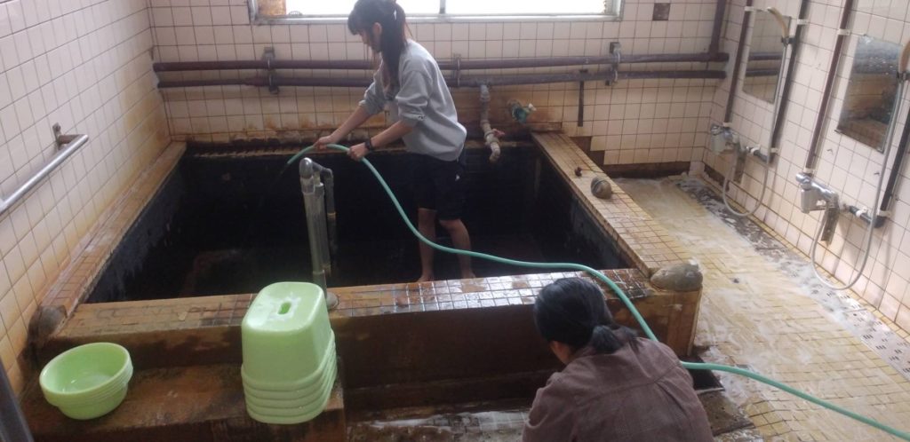 村おこしボランティア【悪石島コース】での活動の様子