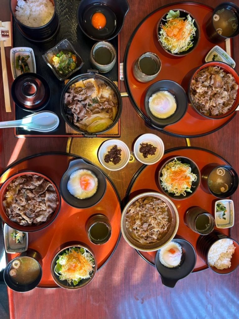 村おこしボランティア【かみのやま温泉コース】での活動の様子