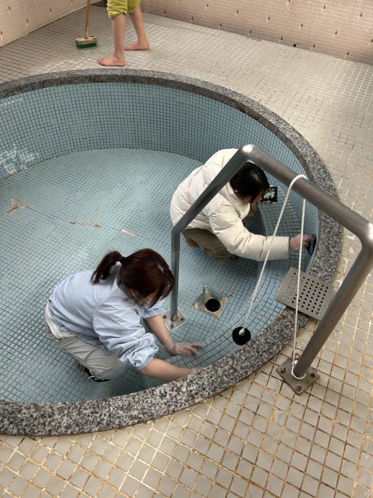 村おこしボランティア【かみのやま温泉コース】での活動の様子