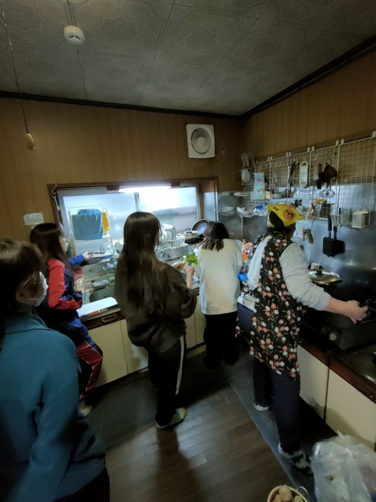 村おこしボランティア【神津島コース】での活動の様子