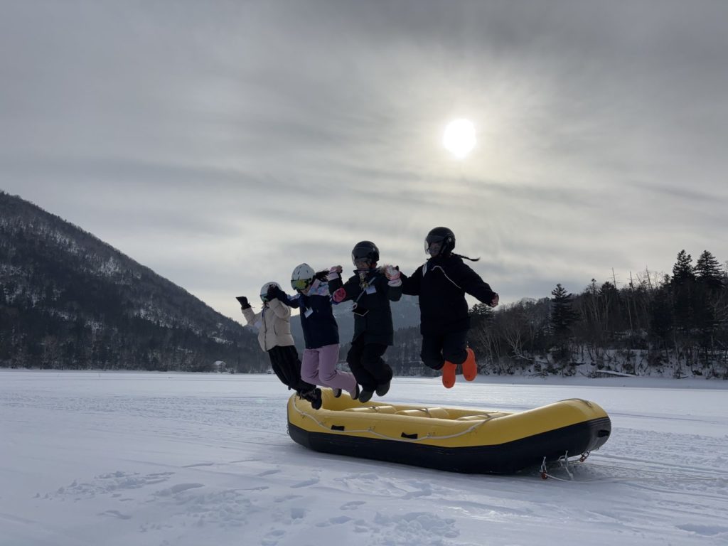 村おこしボランティア【然別湖コタンコース】での活動の様子