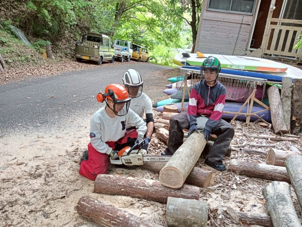 村おこしボランティア【四万十川・林業コース】での活動の様子
