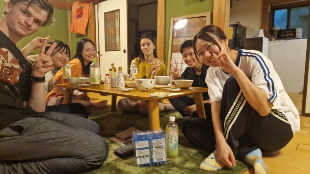 村おこしボランティア【神津島コース】での活動の様子