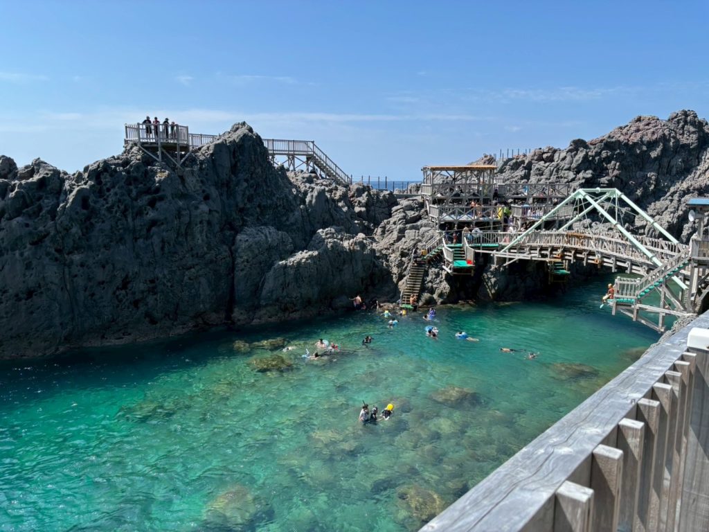 村おこしボランティア【神津島コース】での活動の様子