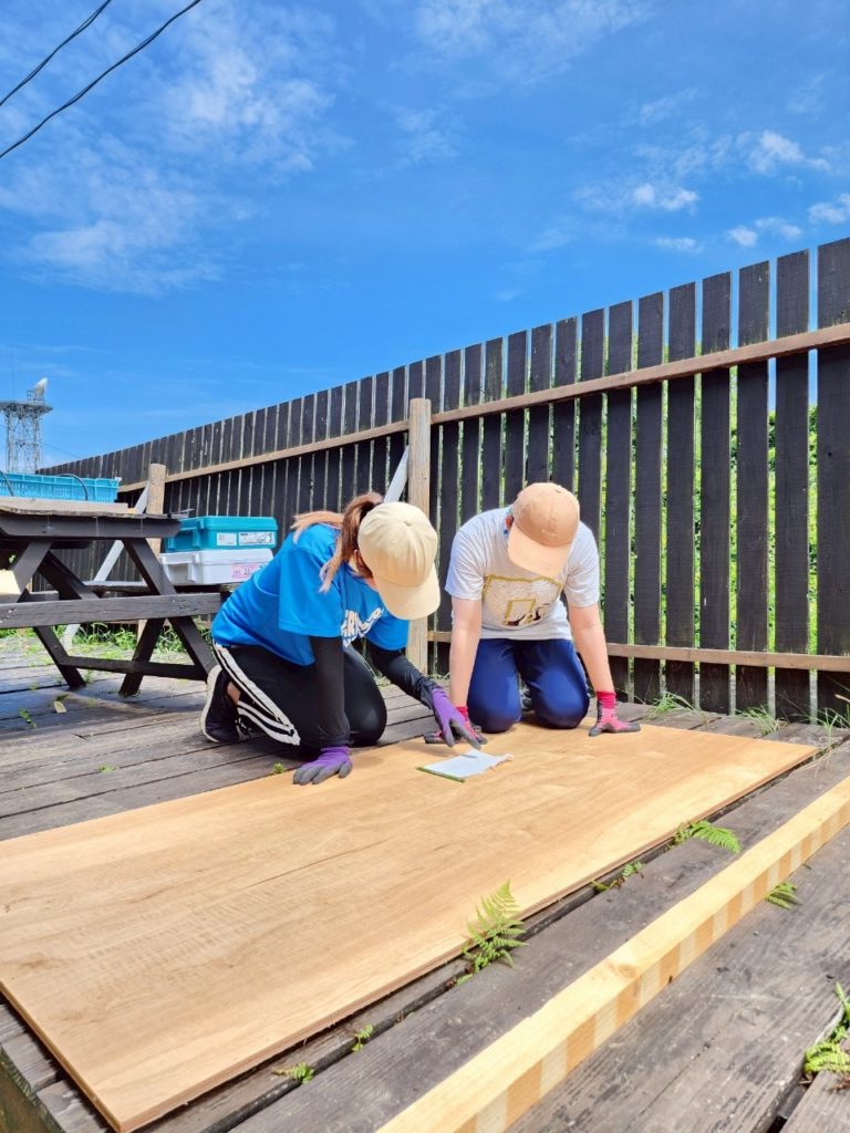 村おこしボランティア【焼尻島コース】での活動の様子
