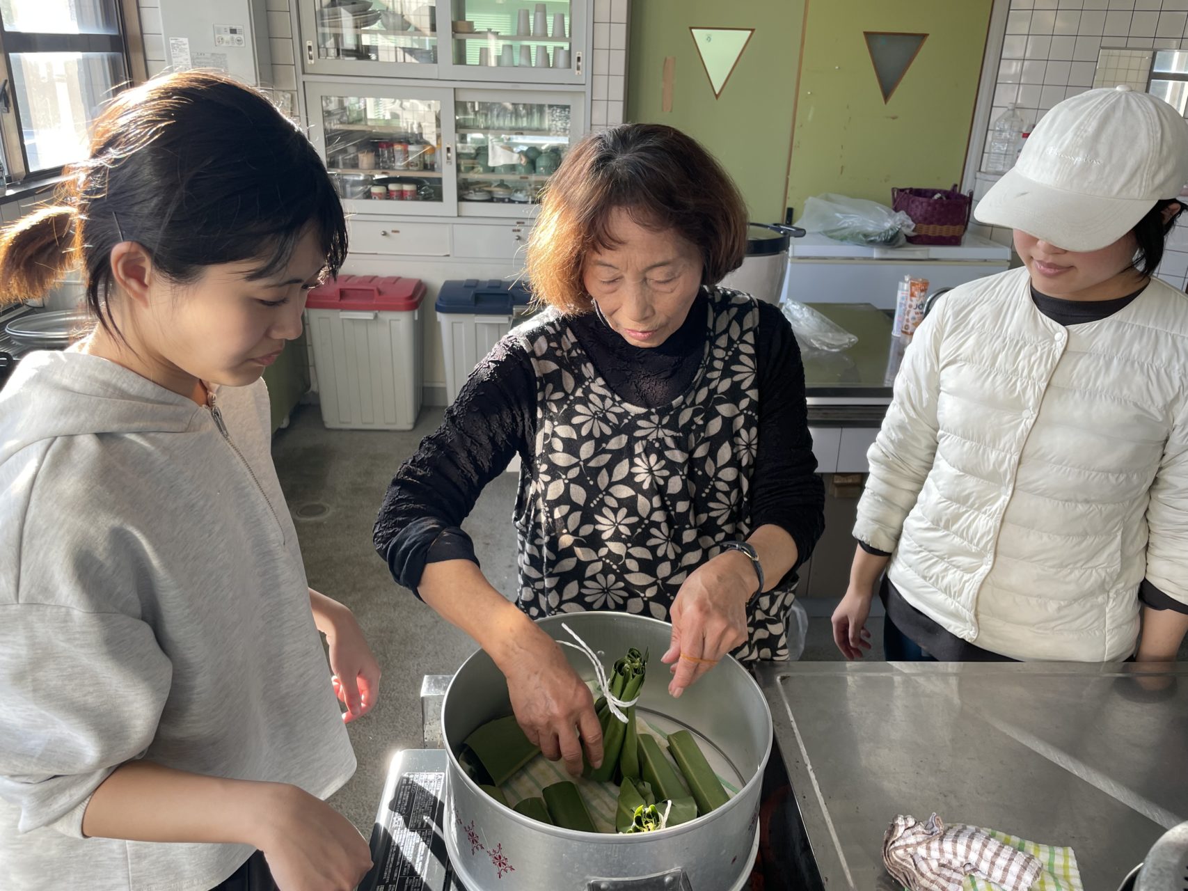 村おこしボランティア【さつま竹島コース】での活動の様子