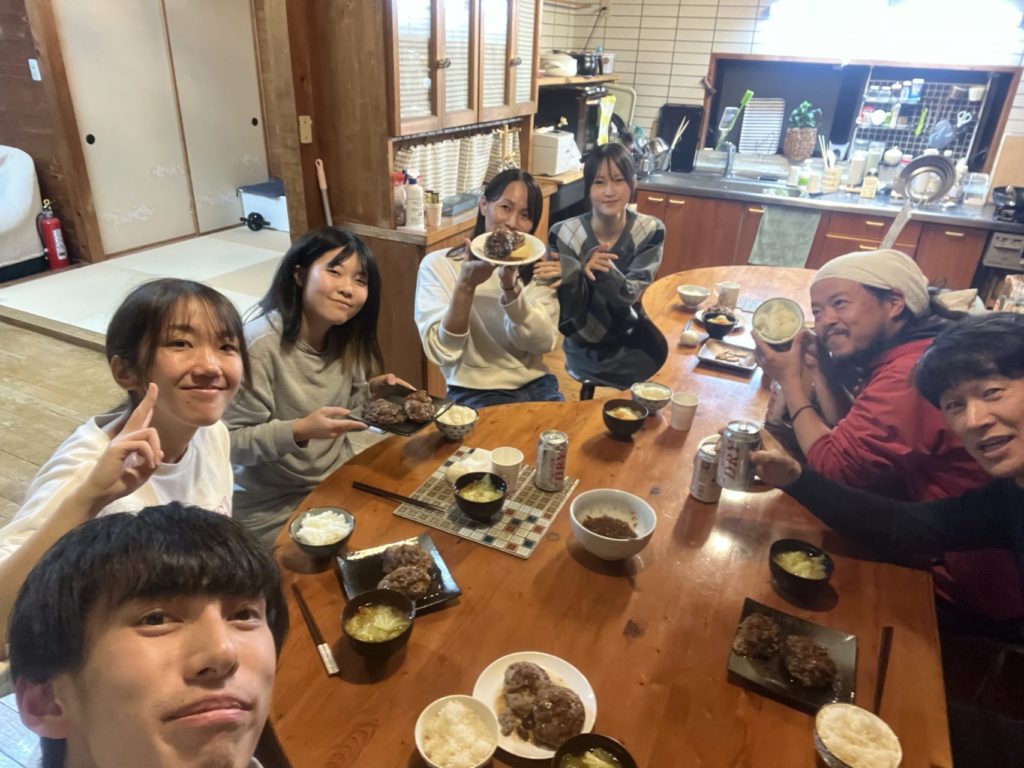 村おこしボランティア【四万十川・林業コース】での活動の様子