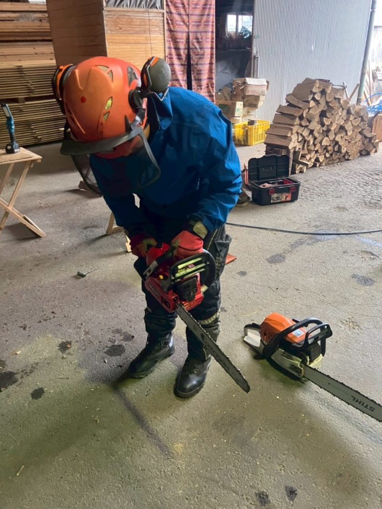 村おこしボランティア【四万十川・林業コース】での活動の様子