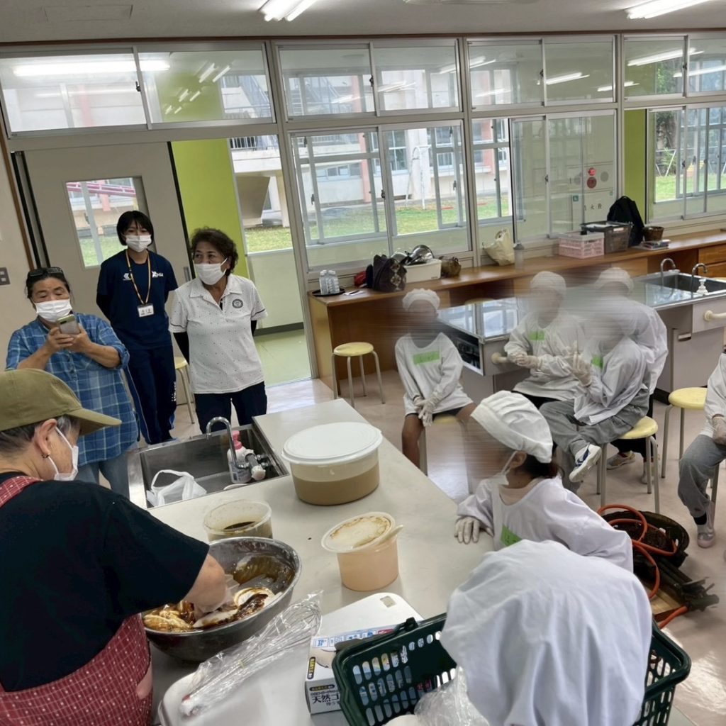 村おこしボランティア【沖縄やんばるコース】での活動の様子