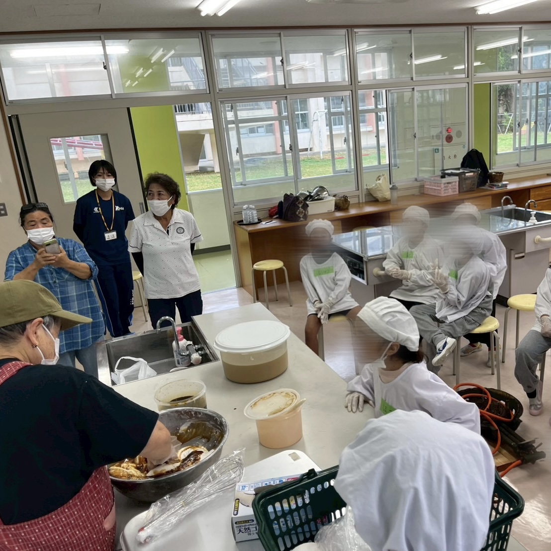 村おこしボランティア【沖縄やんばるコース】での活動の様子